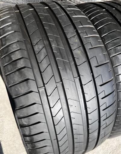 Pirelli P Zero PZ4 255/35 R21 и 285/30 R21