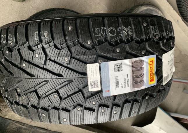 Pirelli Ice Zero 295/40 R21