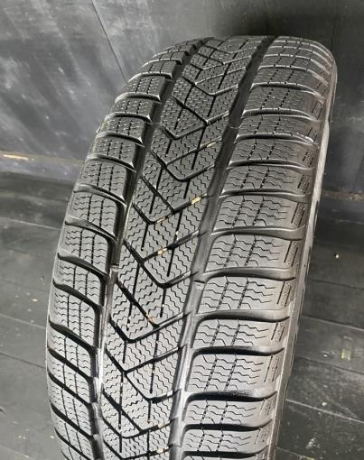 Pirelli Winter Sottozero 3 215/50 R18