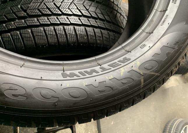 Pirelli Carrier Winter 275/50 R20