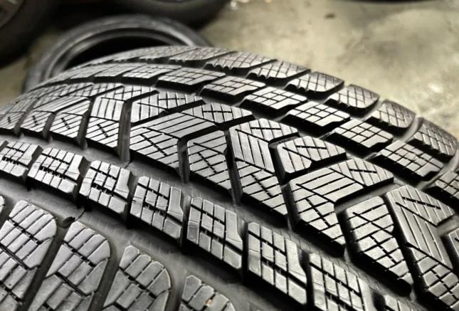 Pirelli Scorpion Winter 275/40 R21 и 305/35 R21 V