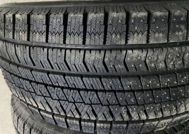 Bridgestone Blizzak Ice 245/45 R18