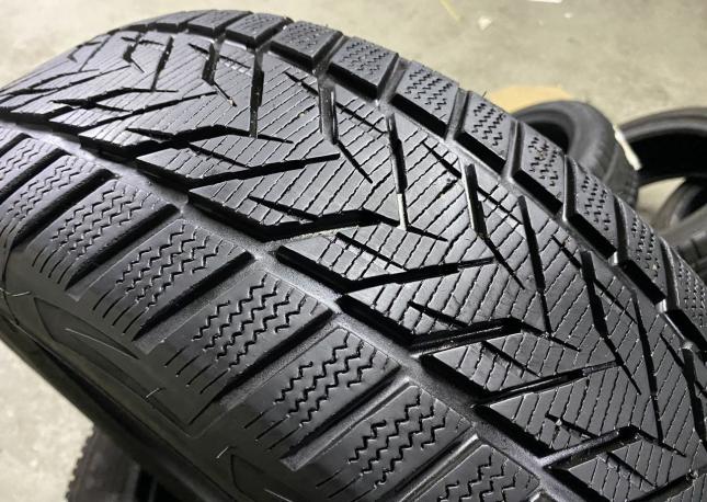 Vredestein Wintrac Xtreme S 215/60 R17 96H