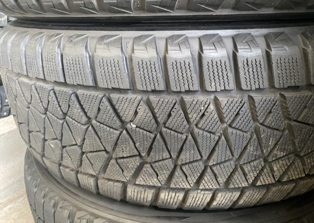 Bridgestone Blizzak DM-V2 235/55 R20 102W