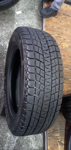 Bridgestone Blizzak DM-V1 235/65 R18 106R