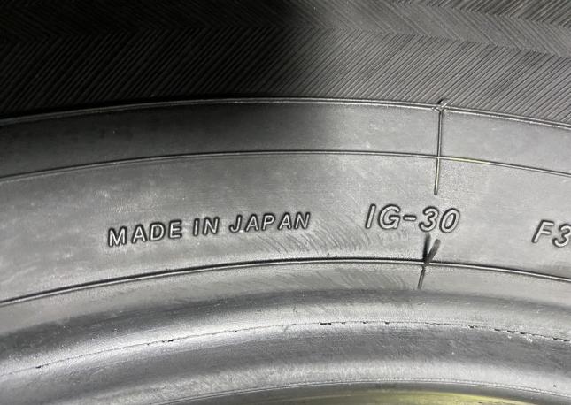 Yokohama Ice Guard IG30 205/60 R16