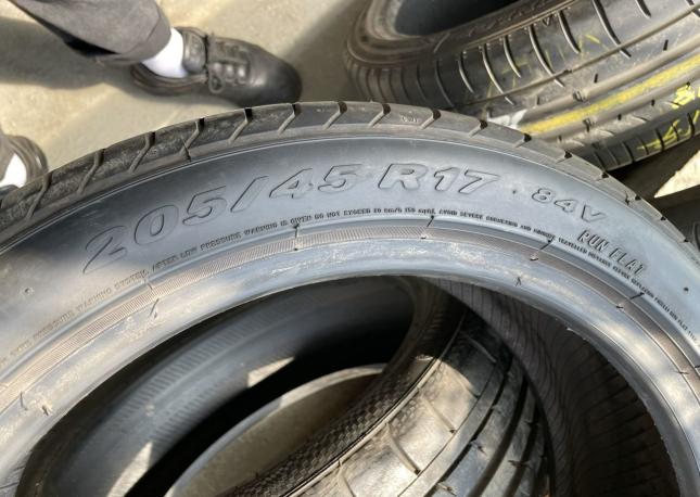 Pirelli P Zero 205/45 R17 84V