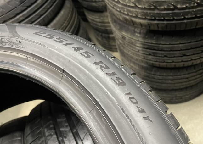 Pirelli P Zero PZ4 255/45 R19 и 285/40 R19 Y