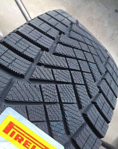 Pirelli Ice Zero SUV 245/45 R19