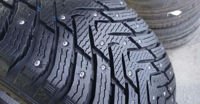 Nokian Tyres Hakkapeliitta 8 275/45 R20