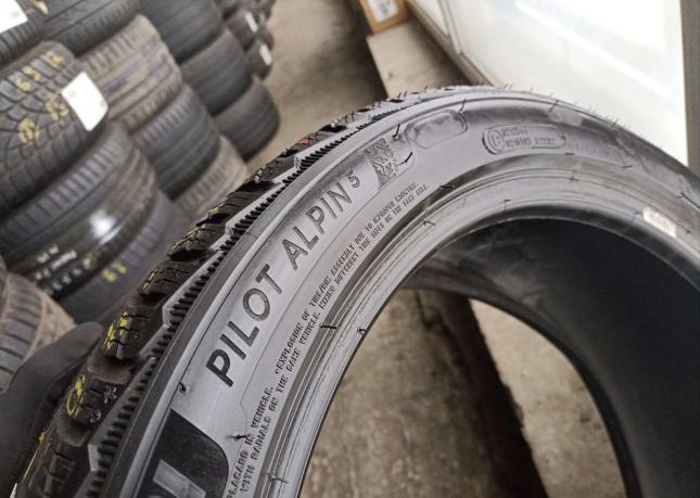 Michelin Pilot Alpin 5 225/40 R19