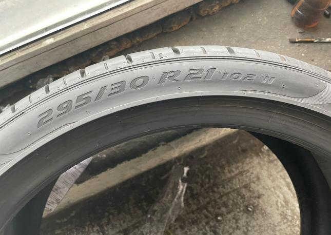 Pirelli P Zero PZ4 295/30 R21 102W