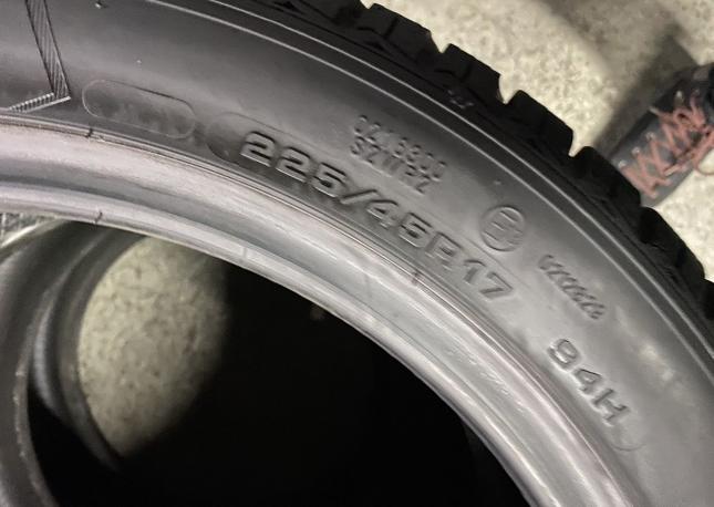 Goodyear UltraGrip 8 Performance 225/45 R17 94H