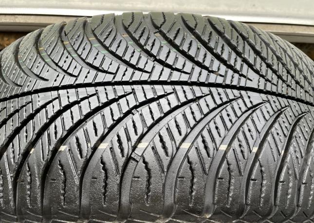 Goodyear Vector 4Seasons Gen-2 215/55 R17 94V