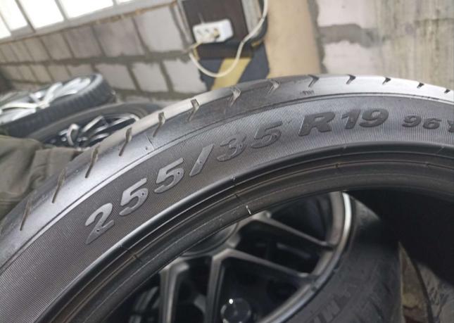 Pirelli P Zero PZ4 L.S. 255/35 R19 и 285/30 R19 96Y