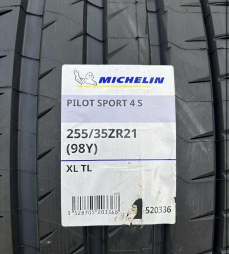 Michelin Pilot Sport 4 S 285/30 R21 и 255/35 R21