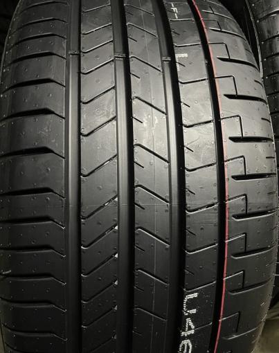 Pirelli P Zero PZ4 275/40 R21 107Y