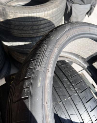 Pirelli P Zero PZ4 285/30 R21