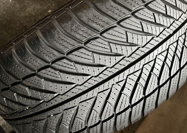 Goodyear UltraGrip 255/50 R19
