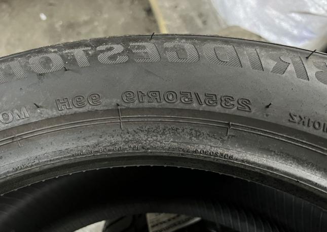 Bridgestone Blizzak LM-001 235/50 R19