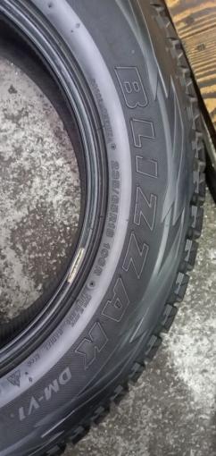 Bridgestone Blizzak DM-V1 235/65 R18 106R