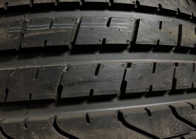 Pirelli P Zero PZ4 265/35 R20