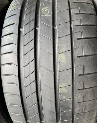 Pirelli P Zero PZ4 295/35 R21 107Y