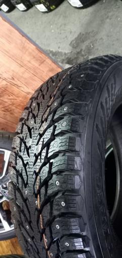 Nokian Tyres Hakkapeliitta 9 SUV 235/65 R17 108T