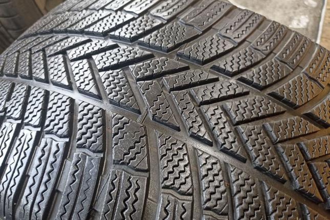 Bridgestone Blizzak LM005 RFT 265/40 R21