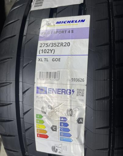 Michelin Pilot Sport 4 S 245/40 R20 и 275/35 R20 Y