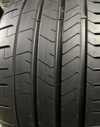 Pirelli P Zero PZ4 255/45 R19 и 285/40 R19 Y