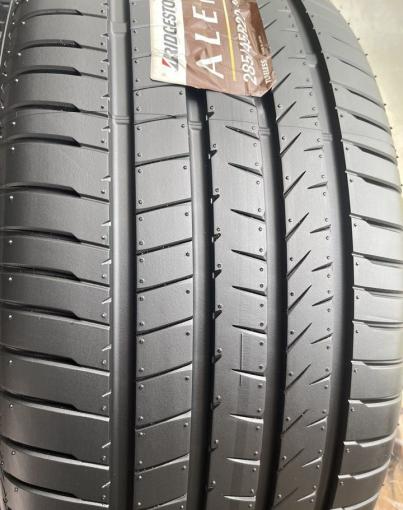 Bridgestone Alenza 001 285/45 R22 110H