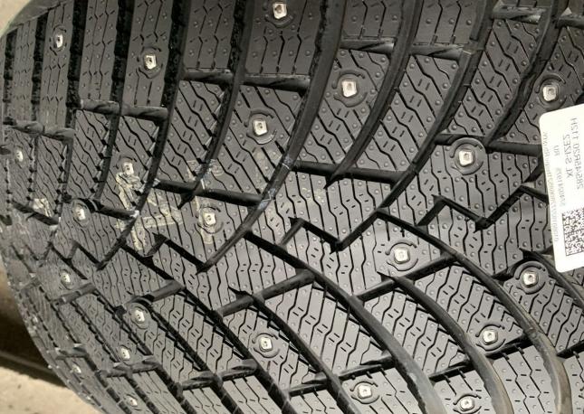 Pirelli Ice Zero 285/45 R20