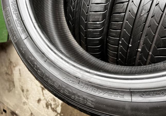 Goodyear EfficientGrip 255/45 R20