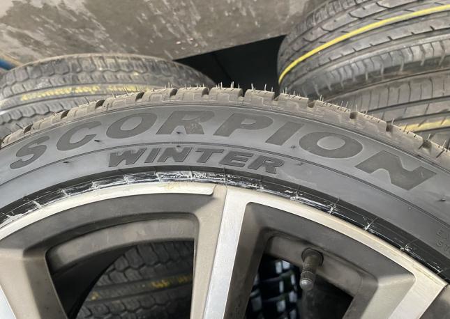 Pirelli Scorpion Winter 315/35 R22 и 275/40 R22 111V