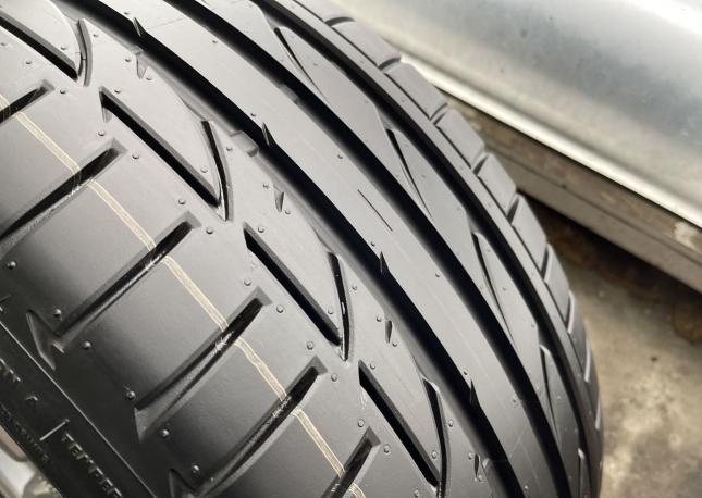 Bridgestone Potenza S001 245/35 R19