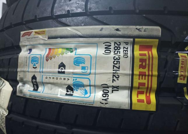 Pirelli P Zero Luxury Saloon 285/35 R22 и 315/30 R22