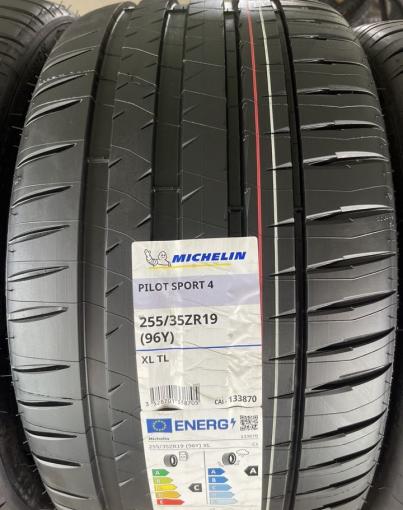 Michelin Pilot Sport 4 S 255/35 R19 и 285/30 R19 Y