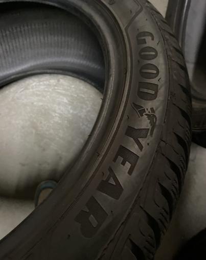 Goodyear UltraGrip Performance 235/45 R18