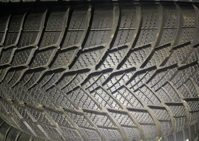 Bridgestone Blizzak LM-001 235/55 R18