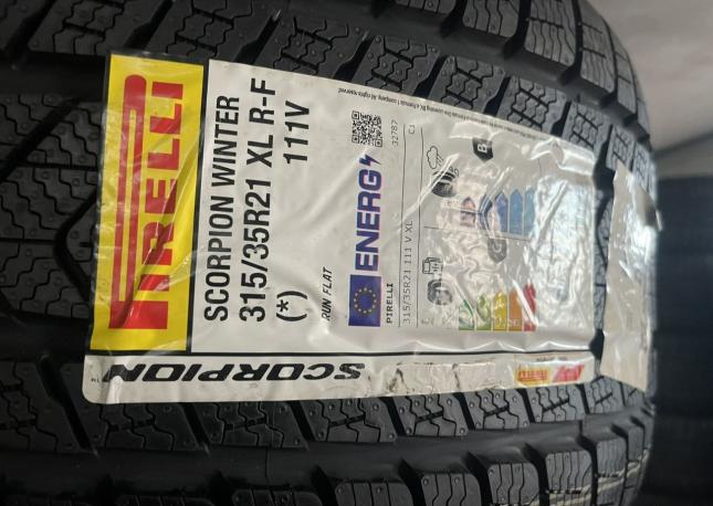 Pirelli Scorpion Winter RFT 275/40 R21 и 315/35 R21 V