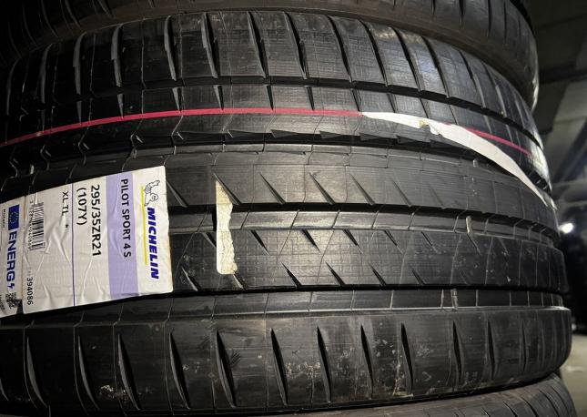 Michelin Pilot Sport 4 S 295/35 R21