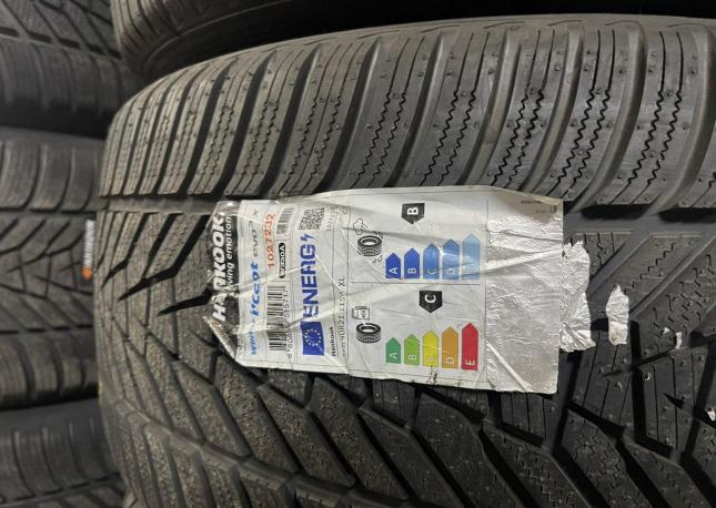 Hankook Winter I&#39;Cept Evo 3 X W330A 275/45 R21 и 315/40 R21 V