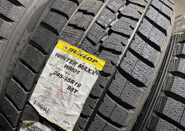 Dunlop Winter Maxx WM01 245/45 R19 98T