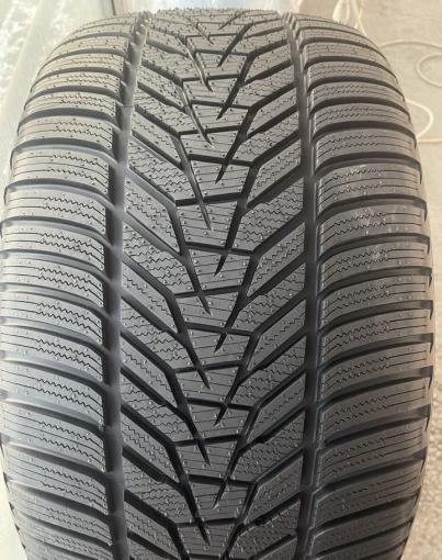 Hankook Winter I&#39;Cept Evo 3 X W330A 255/35 R21 и 285/30 R21 W