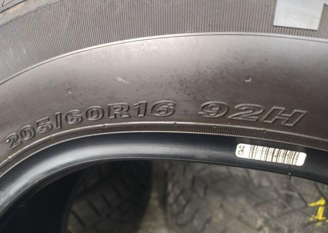 Nexen N&#39;Fera SU1 205/60 R16 92H