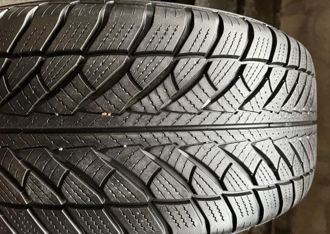 Goodyear UltraGrip 255/50 R19