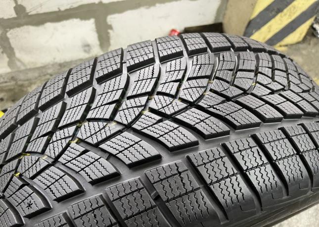 Goodyear UltraGrip Performance 255/50 R19 107V