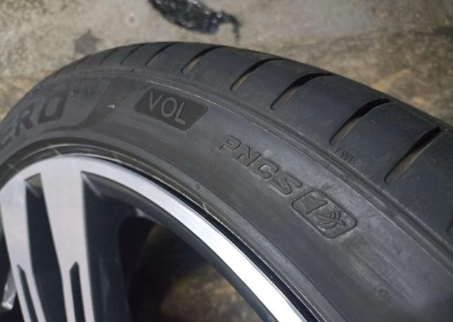 Pirelli P Zero Gen-2 255/40 R21