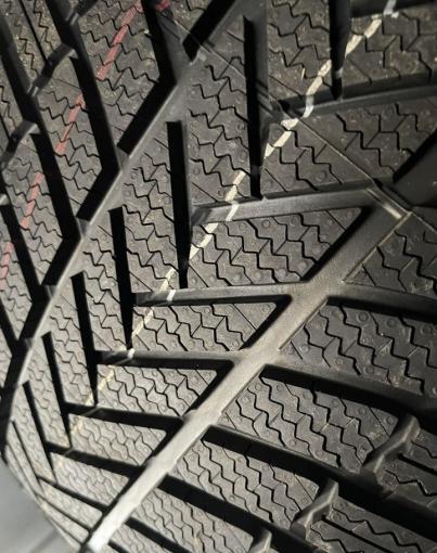 Bridgestone Blizzak LM-005 295/35 R21 107V